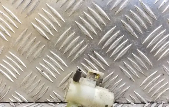 Subaru Legacy Windscreen/windshield washer pump