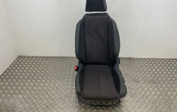 DS Automobiles 3 Crossback Front driver seat 
