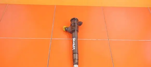 Opel Vivaro Fuel injector 0445110569 21MB29
