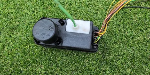 Volkswagen Golf III Central locking vacuum pump 1H0962257G