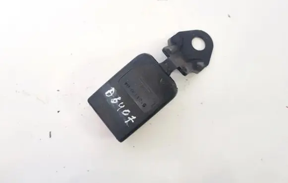 Rear seatbelt buckle