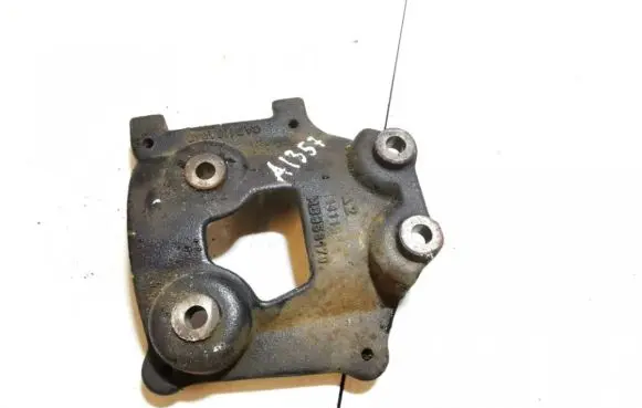 Mitsubishi Carisma Engine mounting bracket mb958179 cab116a047