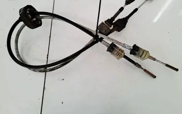 Opel Astra H Gear shift cable linkage 13110708