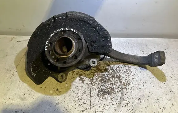 Mercedes-Benz C W205 Front wheel hub