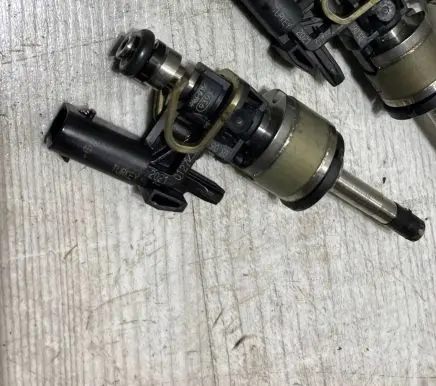 Audi A3 8Y Fuel injector 05c906036
