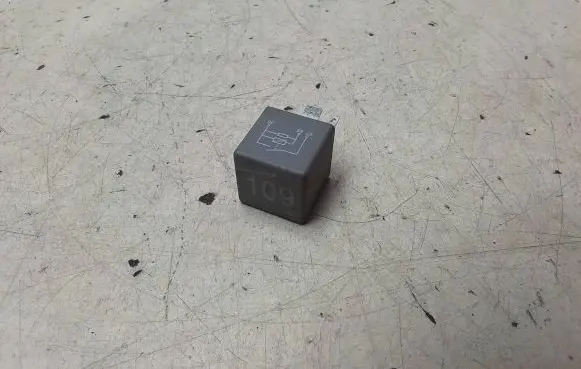 Volkswagen Transporter - Caravelle T4 Other relay 1J0906381A HG4293