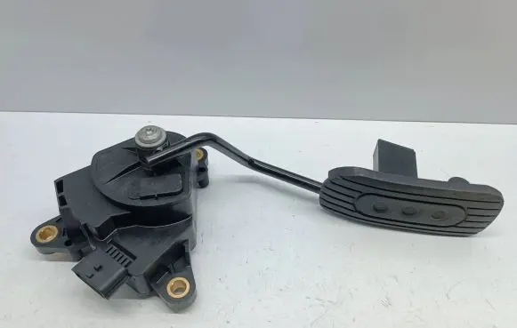 Nissan Note (E11) Accelerator throttle pedal 18002AX700 0337C