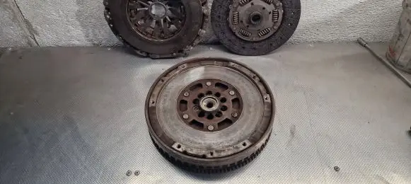 Audi A4 S4 B7 8E 8H Dual mass flywheel 