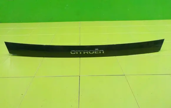 Citroen DS4 Rear light center trim bar blend 9687506272