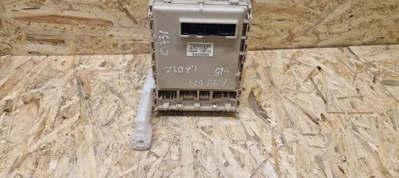 Toyota Avensis T270 Fuse module 8273005J90 480415F16