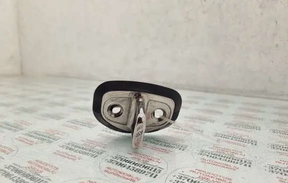 Audi A8 S8 D3 4E Front door lock loop/hook striker 4E0837279D