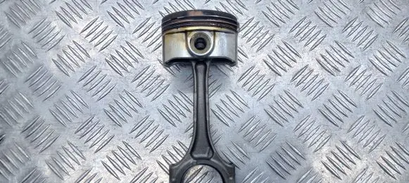 Toyota C-HR I Piston with connecting rod
