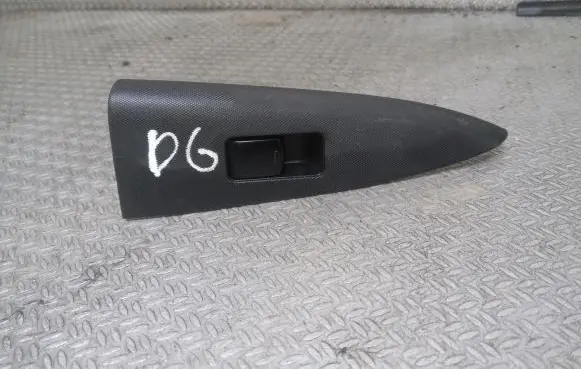 Nissan Note (E11) Electric window control switch 25411ED00A