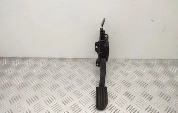 Volvo XC70 Accelerator throttle pedal 6G929F836AD