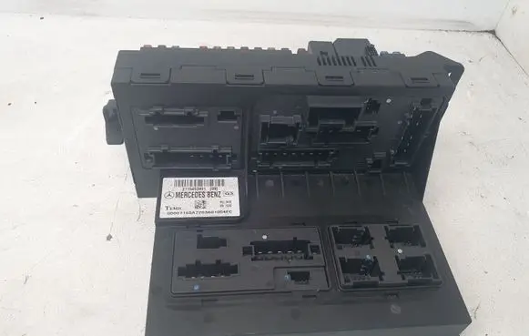 Mercedes-Benz E W211 Fuse module 2115453901