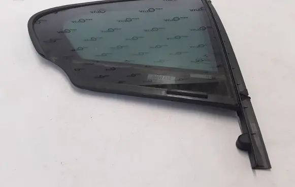 Rear vent window glass