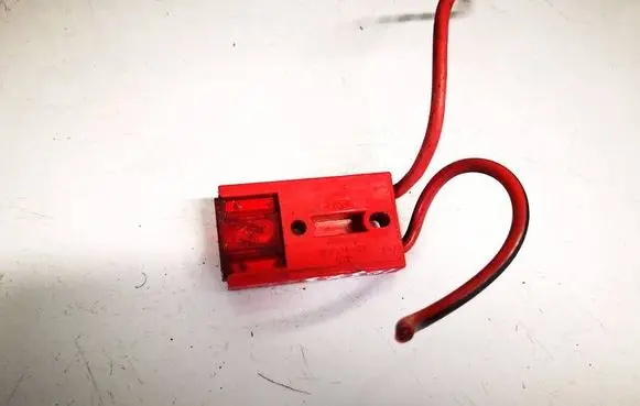 Volkswagen PASSAT B5 Fuse 8a0937530