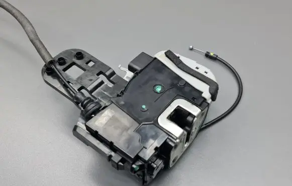 KIA Venga Front door lock 813201P020