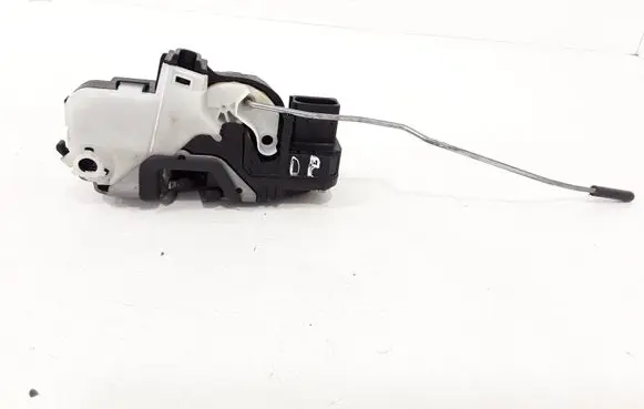 Opel Insignia A Front door lock 13503162