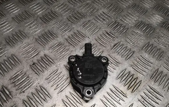 Mercedes-Benz CLA C117 X117 W117 Camshaft speed sensor 2761560790 A2761560790