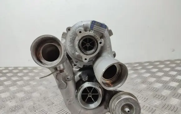 Mercedes-Benz E C207 W207 Turbo A6510904080 A6510902880