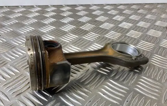 Volkswagen Tiguan Piston with connecting rod 05EAB 04EAM
