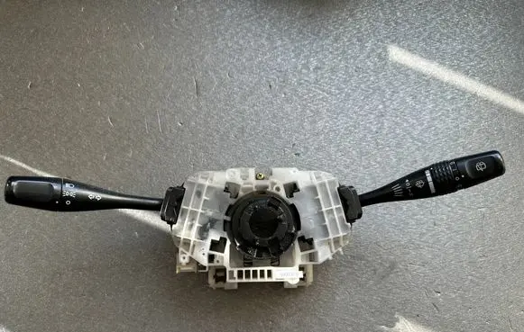 Mitsubishi Pajero Wiper control stalk MR329530