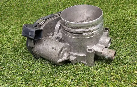 BMW 3 E90 E91 Throttle valve 7556119 7556119002 A2C53179105