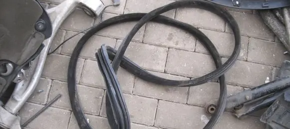 Land Rover Evoque I Rubber seal front coupe door BJ3220708B