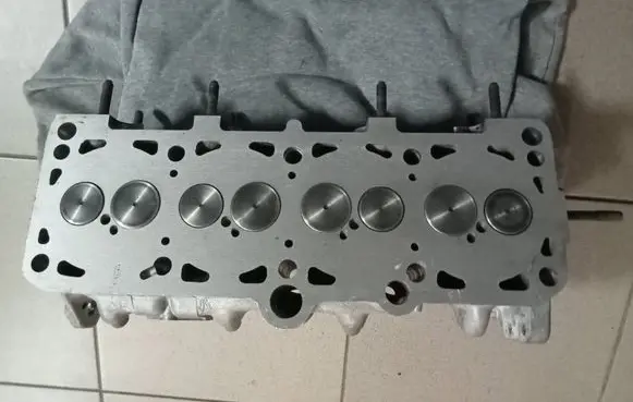 Volkswagen PASSAT B5 Engine head 028103373N