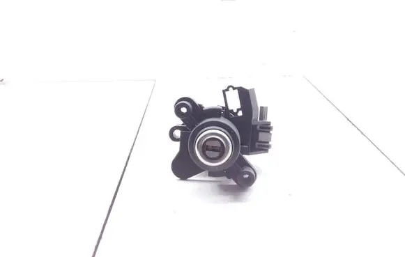 BMW 3 E90 E91 Tailgate exterior lock 82410889