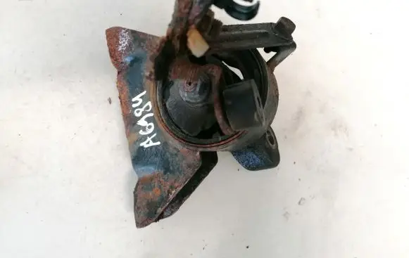 Mazda 626 Engine mount bracket