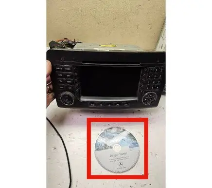 Mercedes-Benz ML W164 Navigation unit CD/DVD player A1698273359 COMANDAPS A1648202679