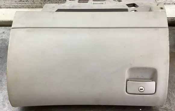 Glove box