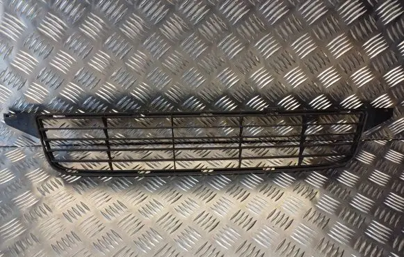 Toyota Avensis T270 Front bumper lower grill 5311205080