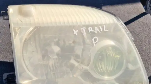 Nissan X-Trail T30 Headlight/headlamp