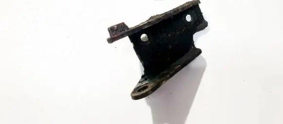 Nissan Primera Engine mounting bracket