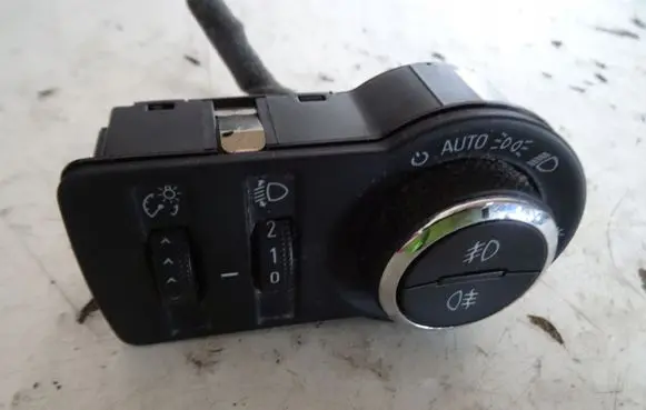 Opel Insignia A Tailgate/trunk/boot open switch 
