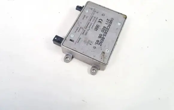 Mercedes-Benz CLS C219 Antenna control unit 2118200885