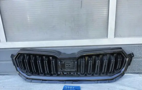 Skoda Kamiq Front bumper upper radiator grill 658853653C