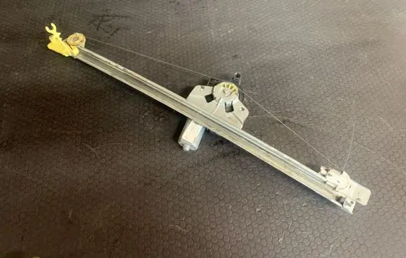 Renault Trafic II (X83) Front door window regulator with motor 37103001