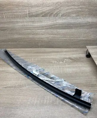 Hyundai i20 (GB IB) Front door glass trim molding 835201J0004X