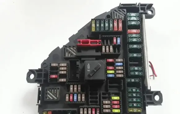 BMW 5 F10 F11 Fuse module 9210857