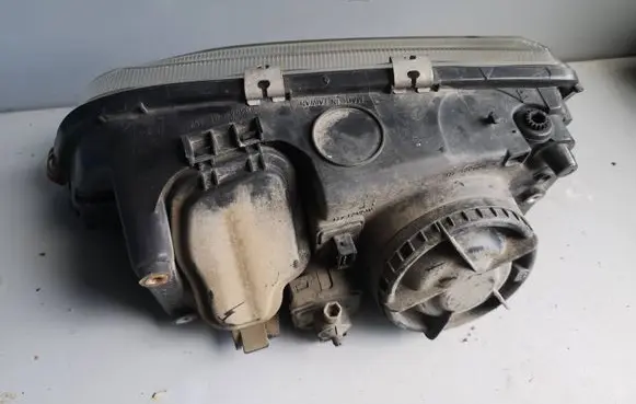Volvo V70 Headlight/headlamp