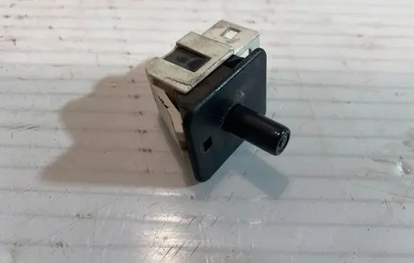 Mercedes-Benz E W211 Front door sensor 2028209410