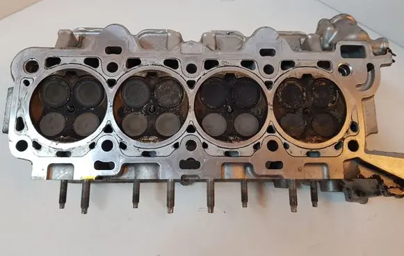 Ford Mustang VI Engine head RFJR3E6C064BF
