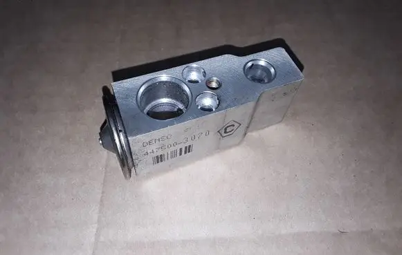 Toyota Yaris Air conditioning (A/C) expansion valve 4475003070