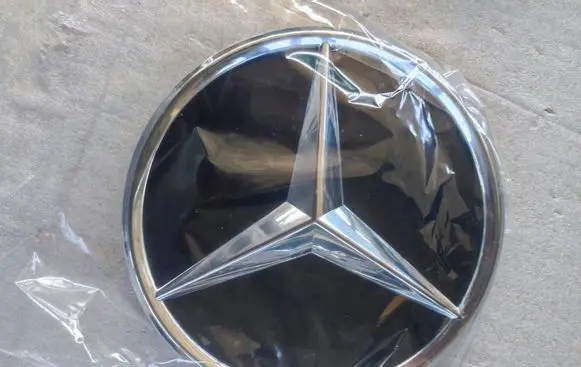 Mercedes-Benz CLA C118 X118 Manufacturer badge logo/emblem A0008880400