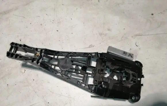 Opel Zafira C Rear door exterior handle/bracket 13374180