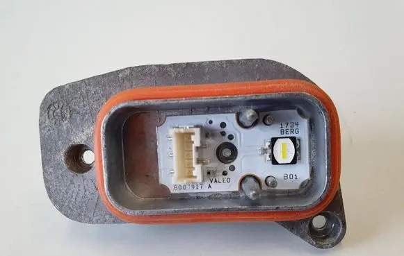 BMW i3 LED ballast control module 90035102 M1200 F170910